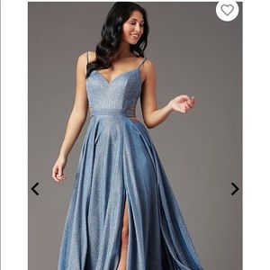 Size 10, Bought it last year. Never got to wear